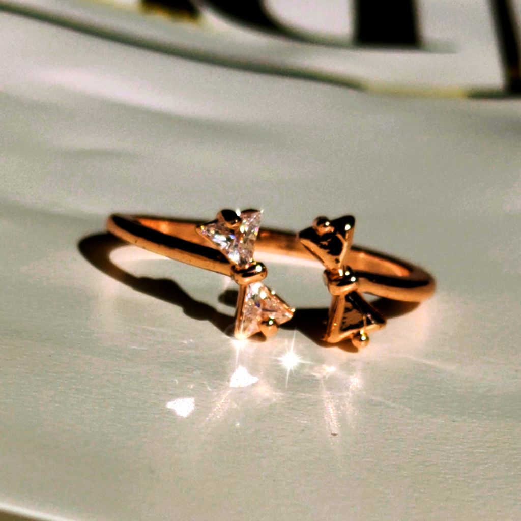 Rose gold Bow Spark Ring